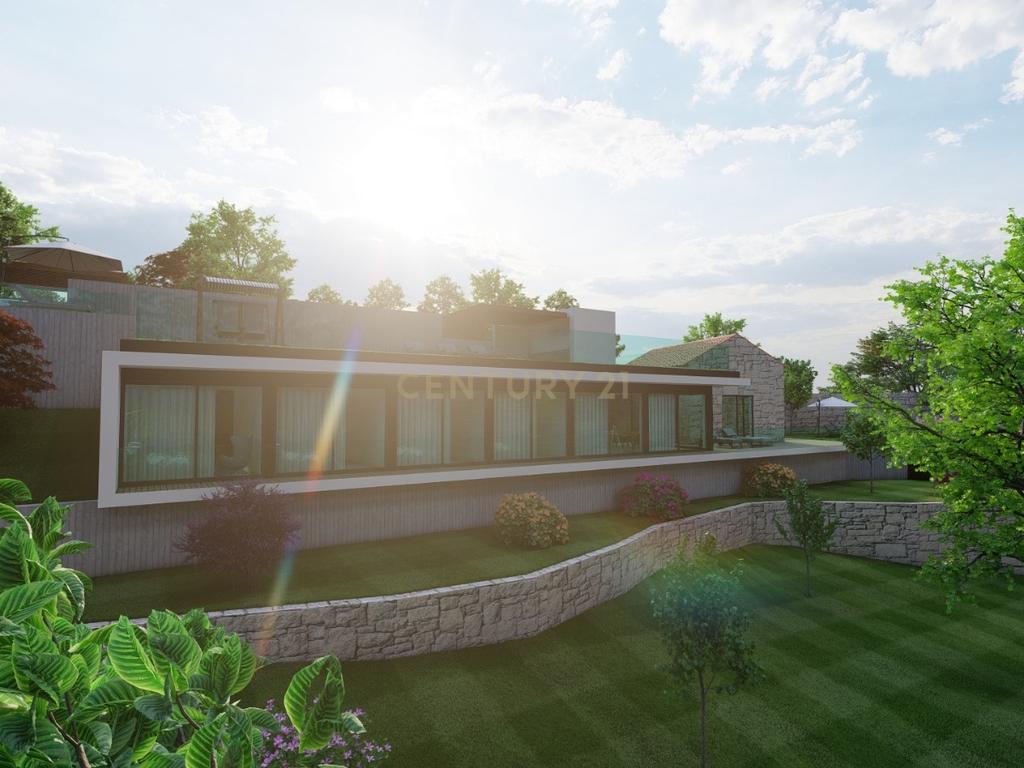 Luxuosa Moradia em Construção com Vista para o Rio e Montanha - Image 4